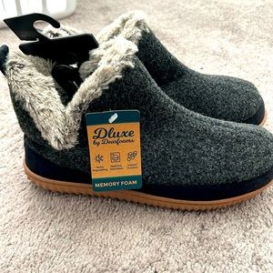 DLuxe by Dearfoams Indoor/Outdoor Slippers